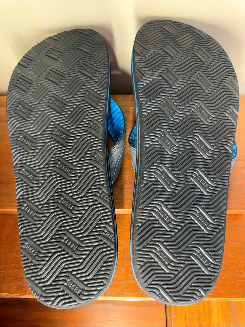 Reef Men's Black and Blue Cushioned Flip-Flops - Picture 3 of 3